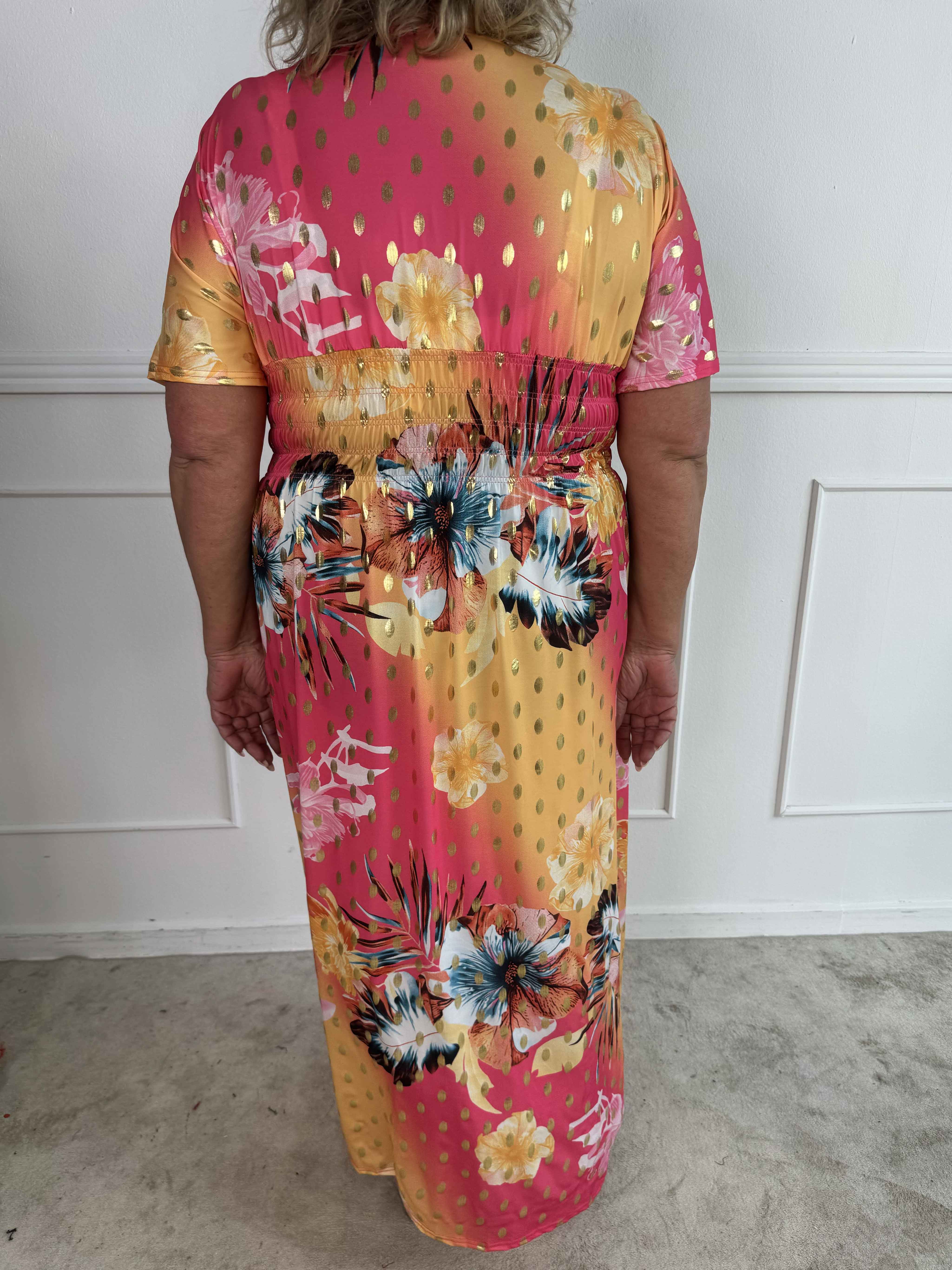 Pams Hawaii - Lang plus size kjole i elastisk stof med blomsterprint